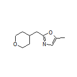 5-Methyl-2-[(tetrahydro-2H-pyran-4-yl)methyl]oxazole